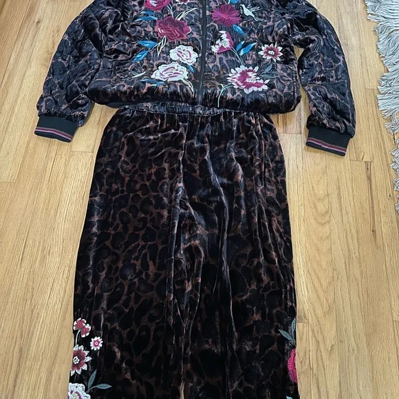 Johnny Was Junia Leopard print Velvet Floral joggers - Picture 3 of 5